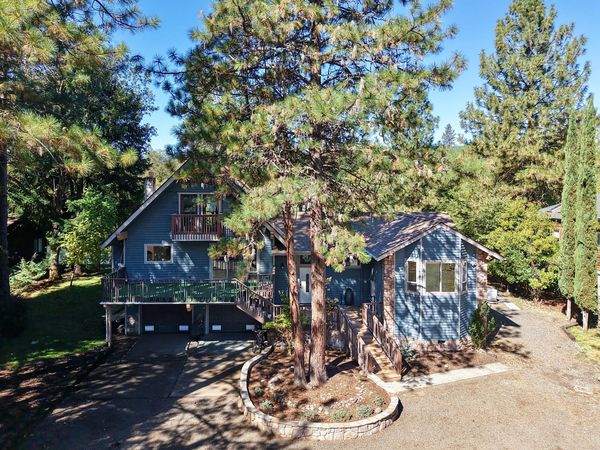 965 Old Ferry Road, Shady Cove, OR 97539