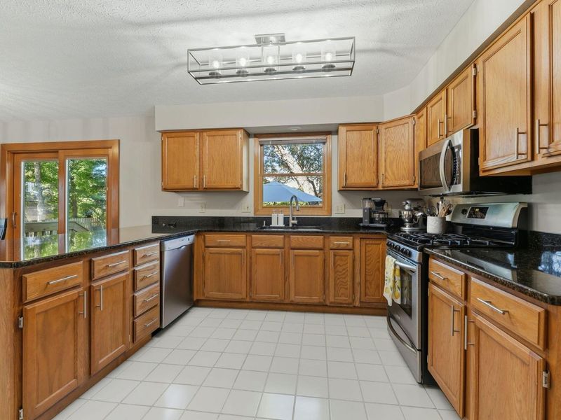 733 Bovee Lane, Powell, OH 43065 Photo 7