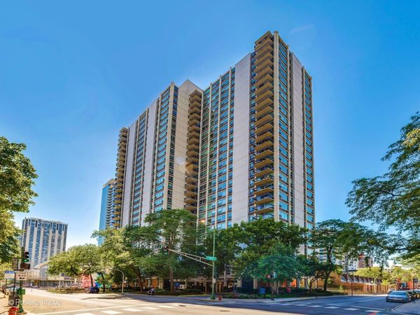 1255 N SANDBURG Terrace, Unit 1411, Chicago, IL 60610