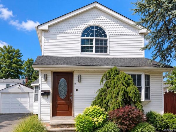 51 Lafayette Avenue , Westbury, NY 11590