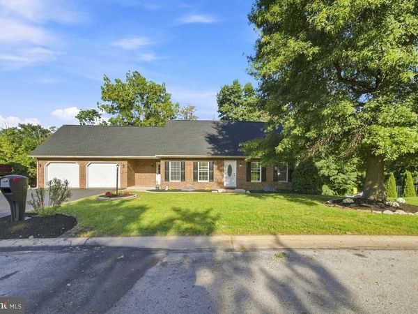 933 REDWOOD LANE, LEBANON, PA 17046