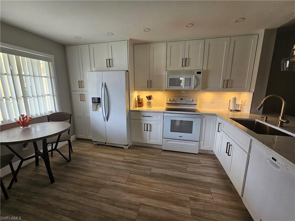 7761 Jewel Ln, Unit 204, Naples, FL 34109 Photo