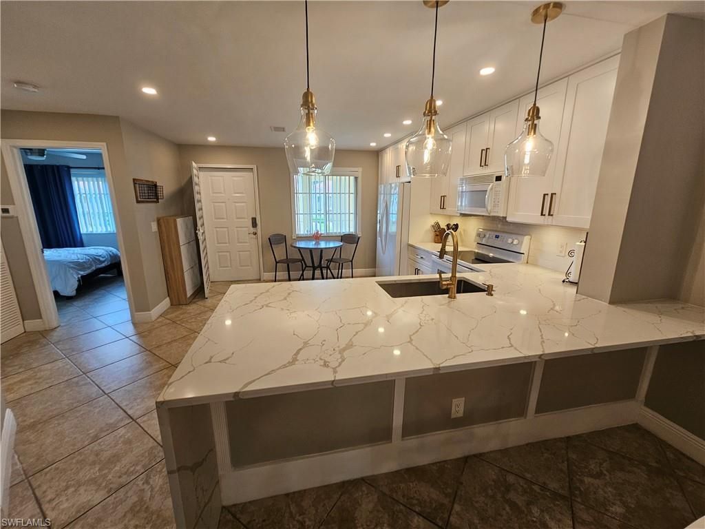 7761 Jewel Ln, Unit 204, Naples, FL 34109 Photo