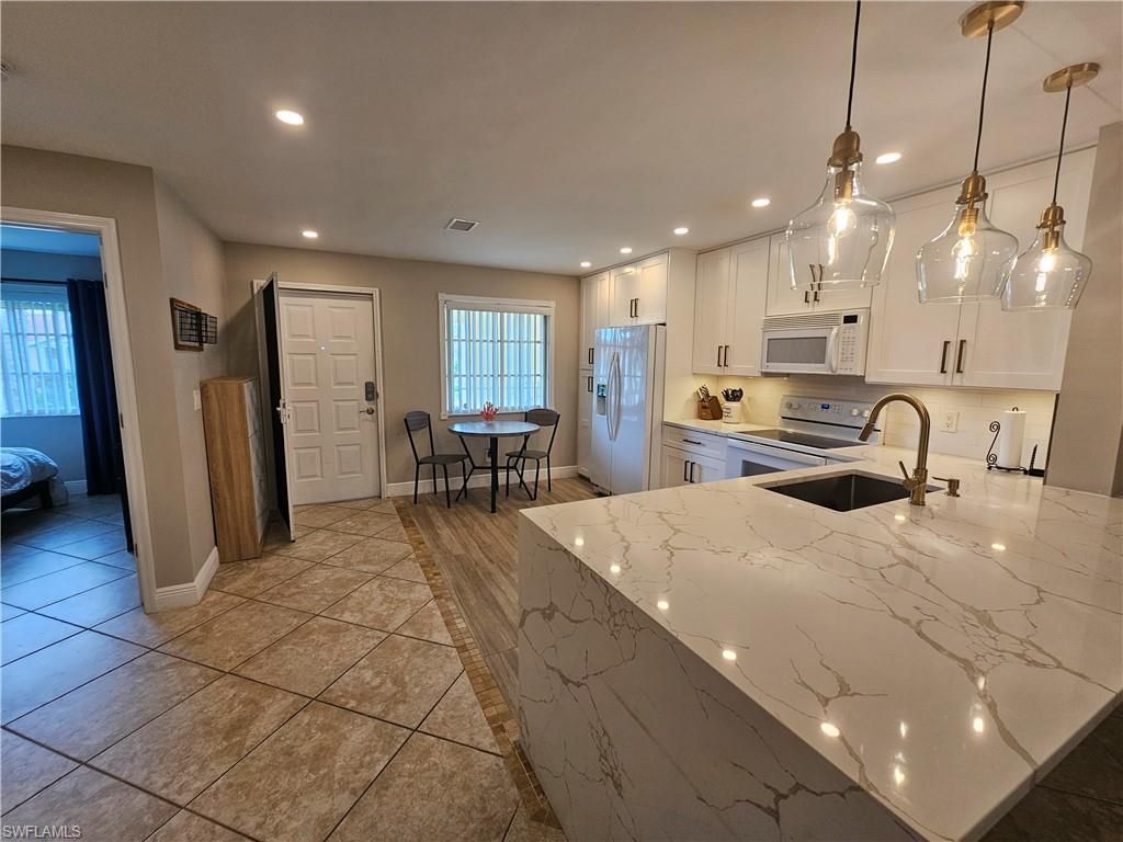 7761 Jewel Ln, Unit 204, Naples, FL 34109 Photo