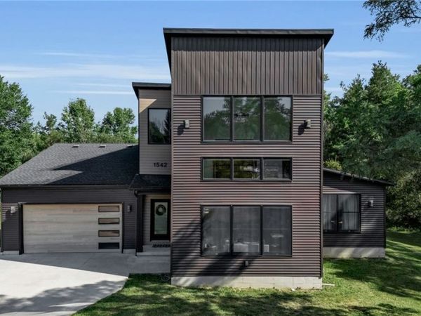 1542 Blakeley Road , East Aurora, NY 14052