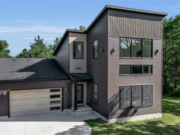 1542 Blakeley Road, East Aurora, NY 14052
