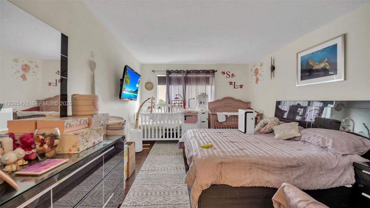 8001 Crespi Blvd, Unit 4B, Miami Beach, FL 33141 Photo
