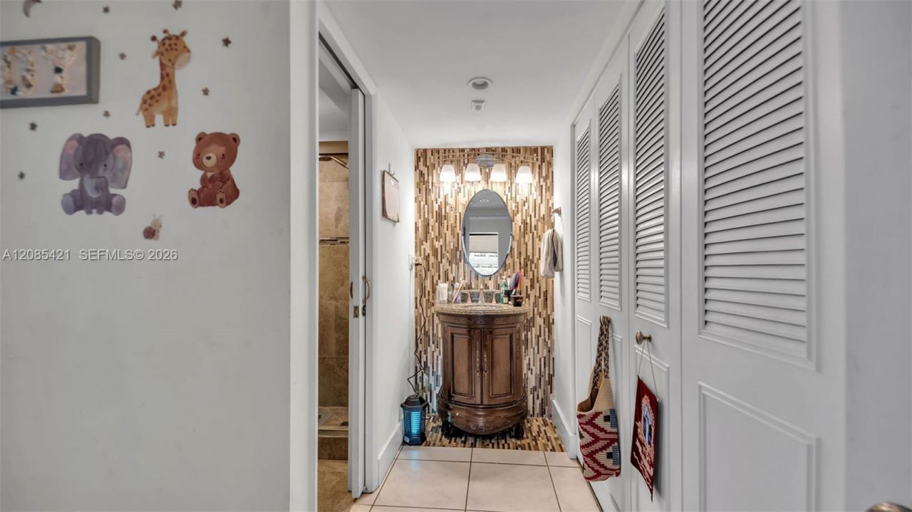 8001 Crespi Blvd, Unit 4B, Miami Beach, FL 33141 Photo