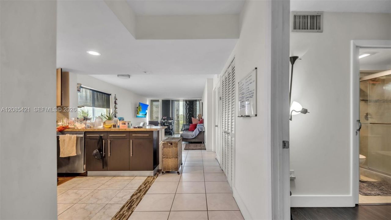 8001 Crespi Blvd, Unit 4B, Miami Beach, FL 33141 Photo
