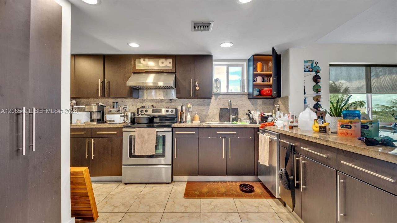8001 Crespi Blvd, Unit 4B, Miami Beach, FL 33141 Photo