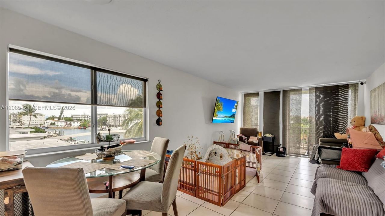 8001 Crespi Blvd, Unit 4B, Miami Beach, FL 33141 Photo