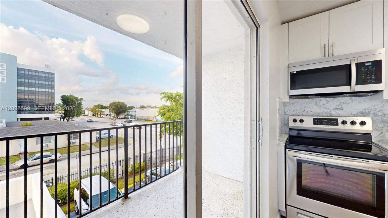 444 SW 27th Ave, Unit 32, Miami, FL 33135 Photo