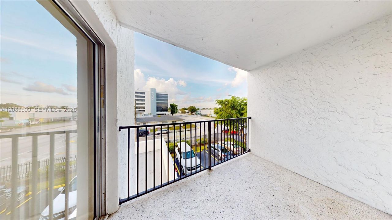 444 SW 27th Ave, Unit 32, Miami, FL 33135 Photo
