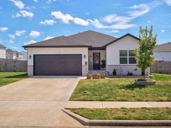 1230 W Lois Lane , Republic, MO 65738