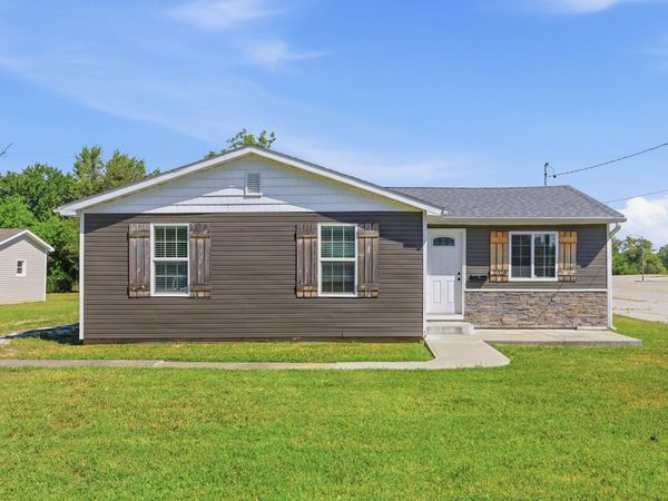 1028 W Ashland Street , Nevada, MO 64772