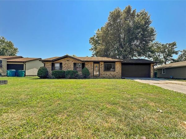 3 Adams Street, Smithton, IL 62285