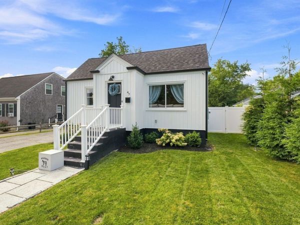 47 Perkins St, Somerset, MA 02725