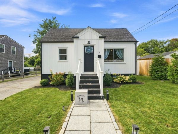 47 Perkins St, Somerset, MA 02725