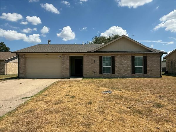 355 Ridgecrest Drive, Saginaw, TX 76179