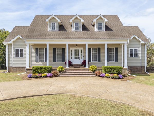 204 Vine St , Clifton, TN 38425