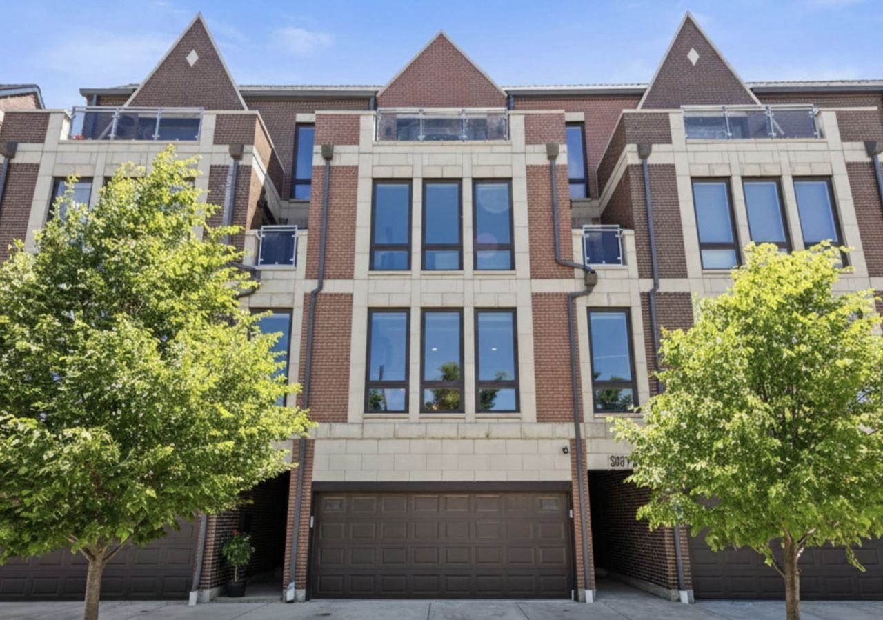 3901 S Lake Park Avenue, Chicago, IL 60653 Main Photo