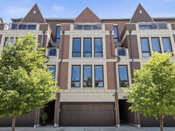 3901 S Lake Park Avenue, Chicago, IL 60653
