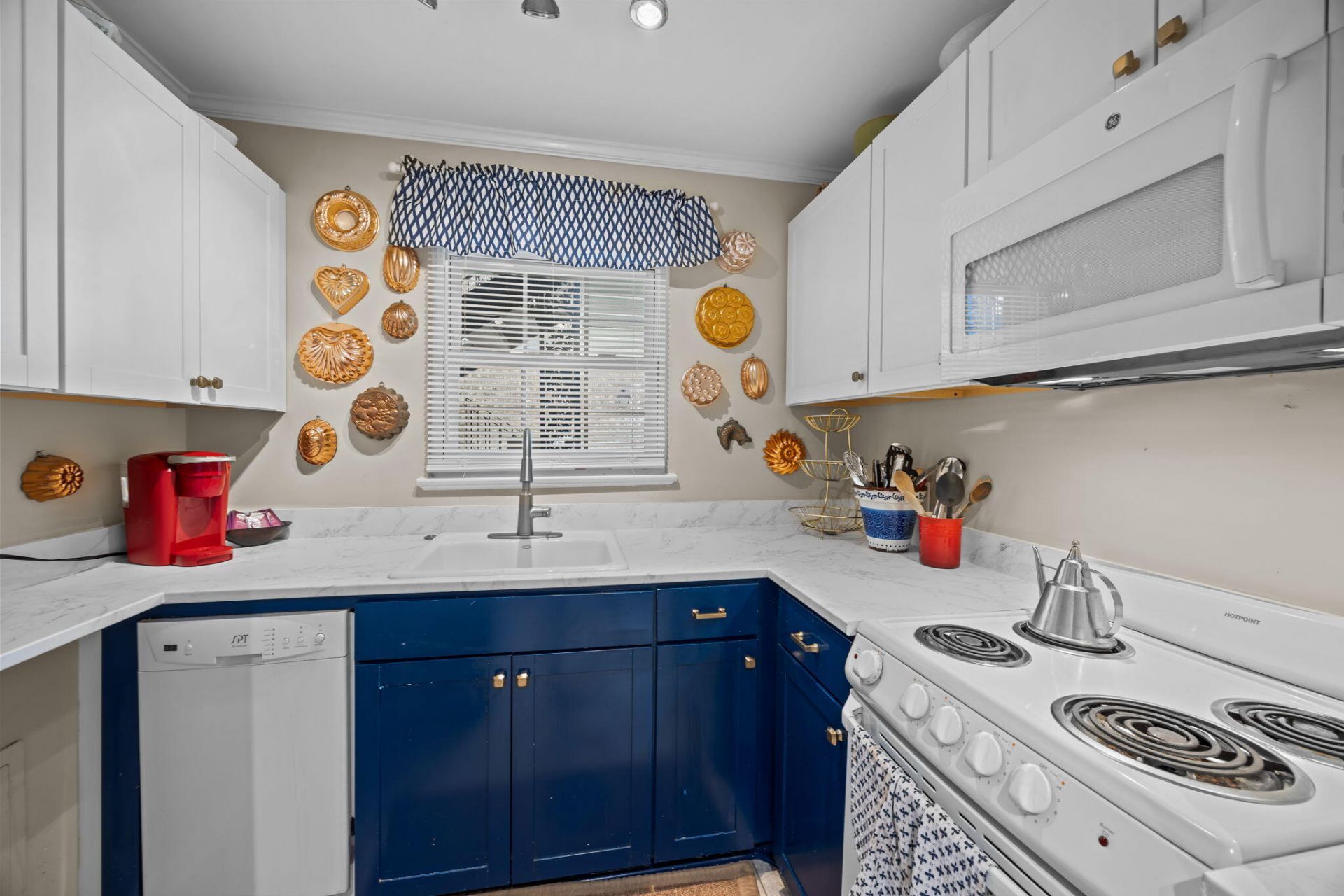 874 Colony Drive Photo 4