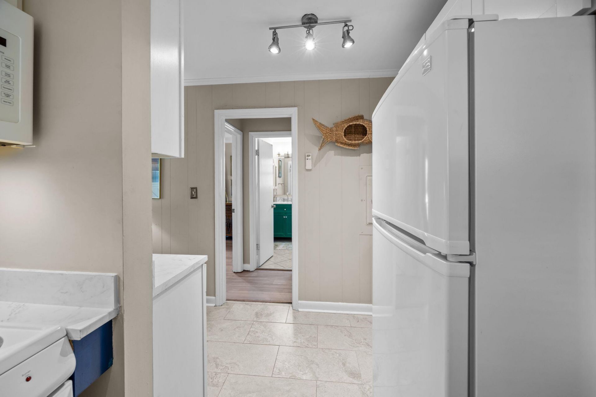 874 Colony Drive Photo 8