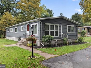 93 HICKORY HILLS DRIVE, BATH, PA 18014