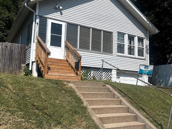 1713 HERSHEY AVE, Muscatine, IA 52761