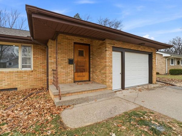 2000 CIRCLE DRIVE, Muscatine, IA 52761