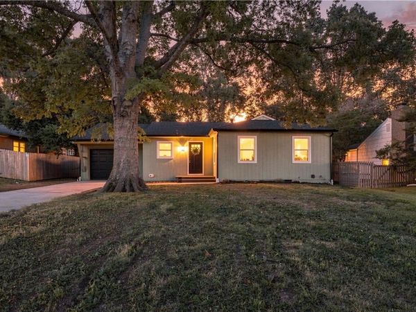 7907 Reinhardt Lane, Prairie Village, KS 66204