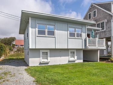 9 Shore Dr, Mattapoisett, MA 02739