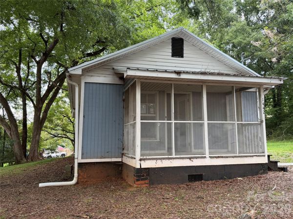 1442 School Street , Statesville, NC 28677