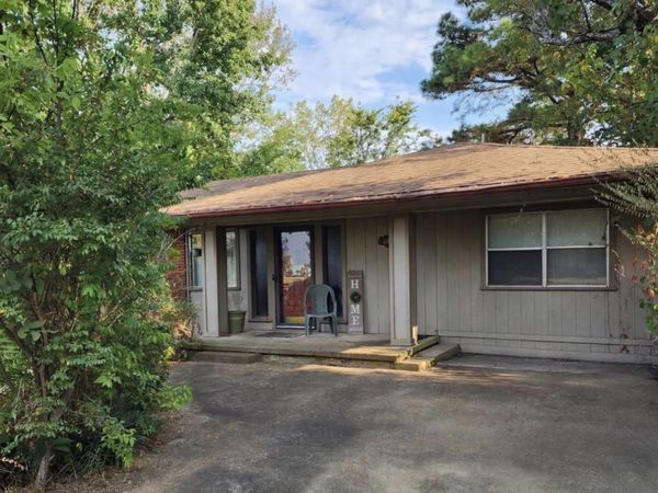 1210 E Duke Street , Hugo, OK 74743