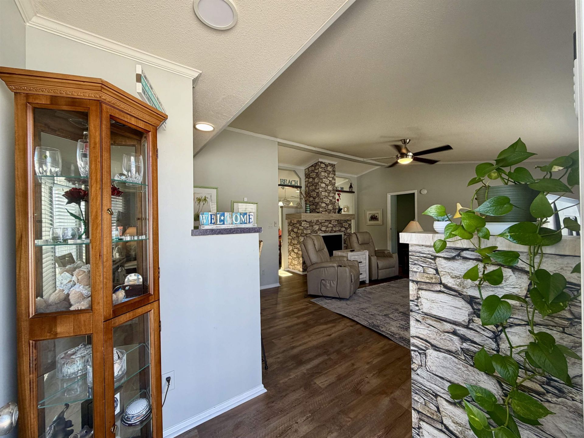 218 Dixon Rd. Photo 4