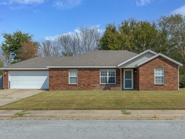 1312 Hackberry Place , Elkins, AR 72727