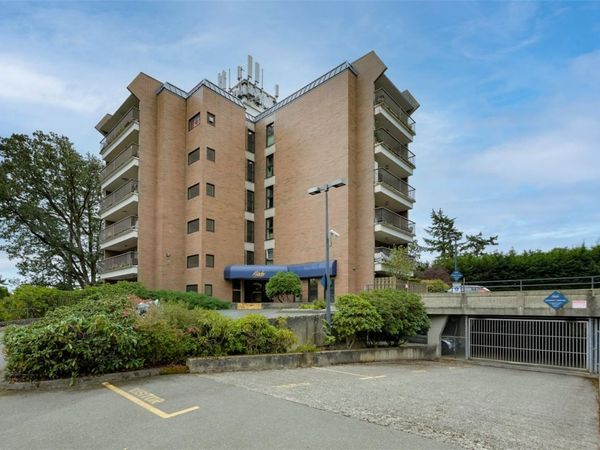 4030 Quadra St, Unit #201, Saanich, BC V8X 1K2