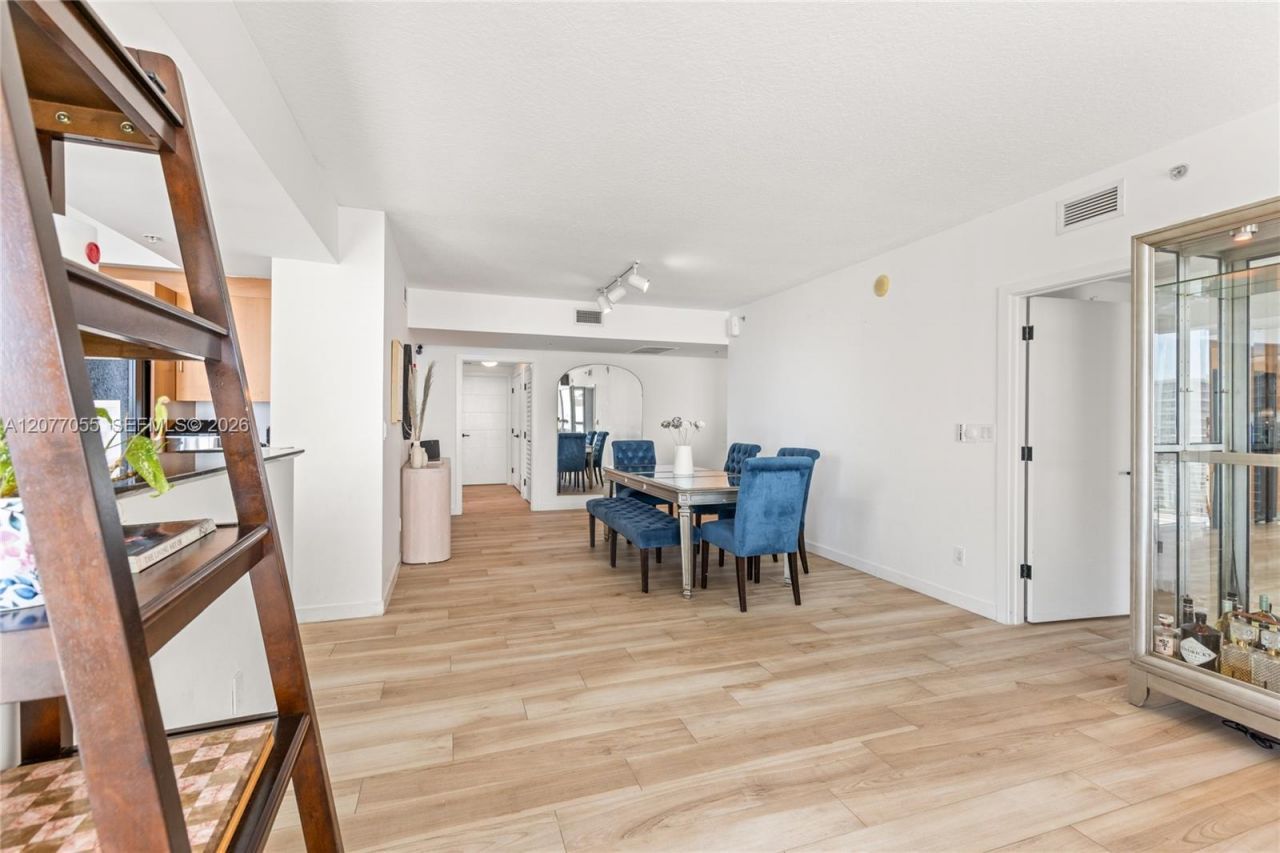 325 S Biscayne Blvd, Unit 2723, Miami, FL 33131 Photo