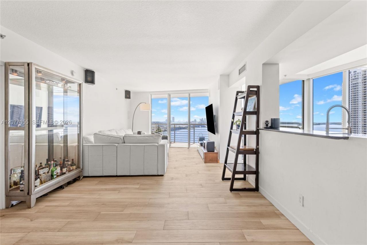 325 S Biscayne Blvd, Unit 2723, Miami, FL 33131 Photo