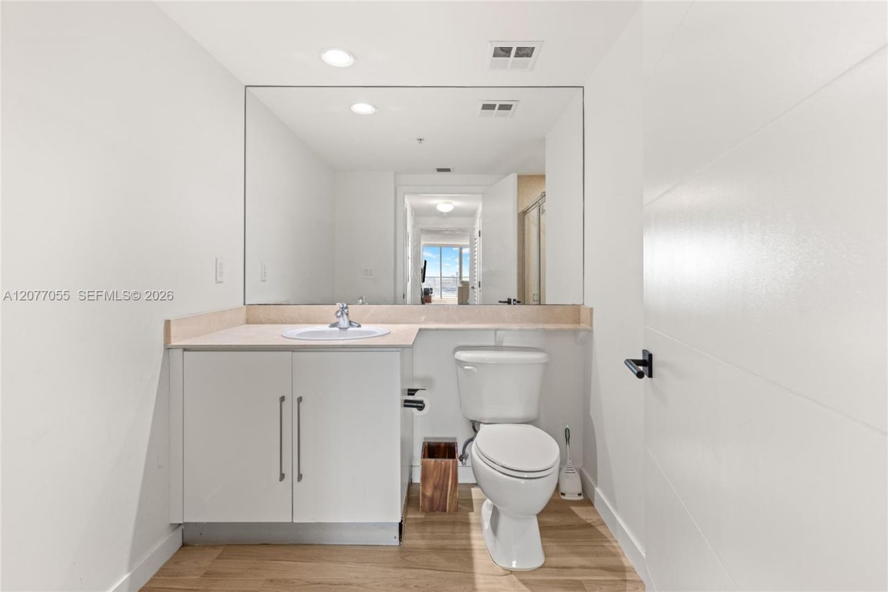 325 S Biscayne Blvd, Unit 2723, Miami, FL 33131 Photo