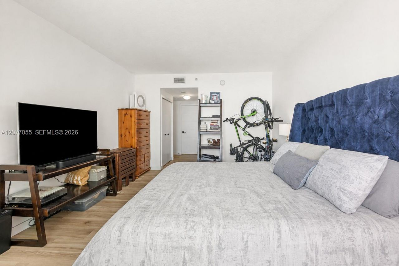 325 S Biscayne Blvd, Unit 2723, Miami, FL 33131 Photo