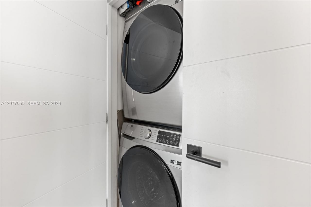 325 S Biscayne Blvd, Unit 2723, Miami, FL 33131 Photo