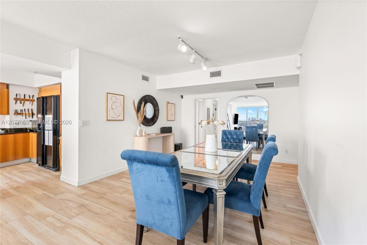 325 S Biscayne Blvd, Unit 2723, Miami, FL 33131 Photo