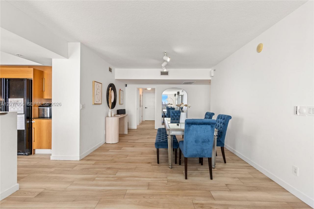 325 S Biscayne Blvd, Unit 2723, Miami, FL 33131 Photo
