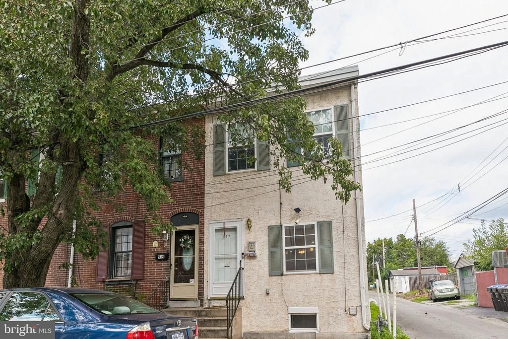 917 JACKSON STREET, NORRISTOWN, PA 19401