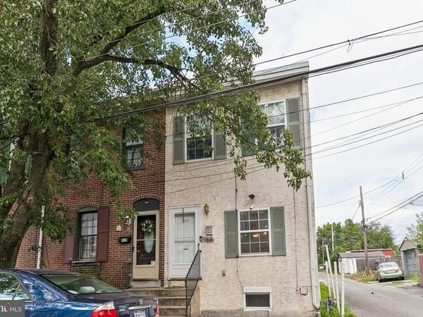 917 JACKSON STREET, NORRISTOWN, PA 19401