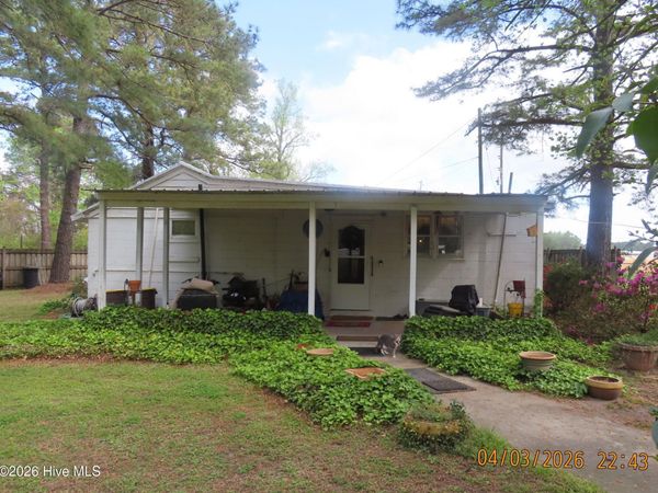 401 British Road , Kinston, NC 28501