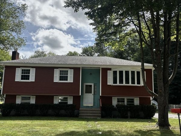 33 Chartley Brook Ln, Attleboro, MA 02703