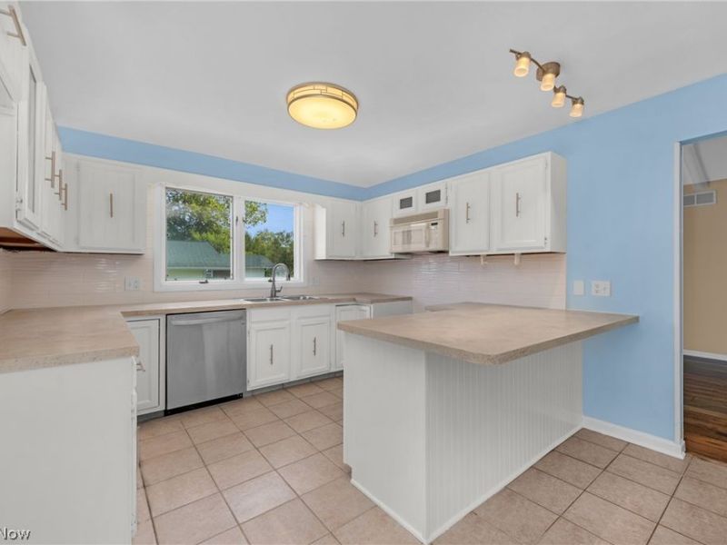 181 Brentview Drive, Grafton, OH 44044 Photo 7